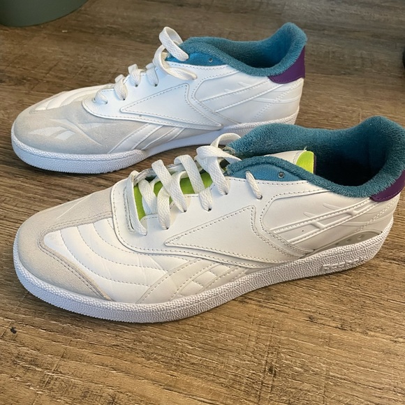 Reebok size 10 - Picture 3 of 4